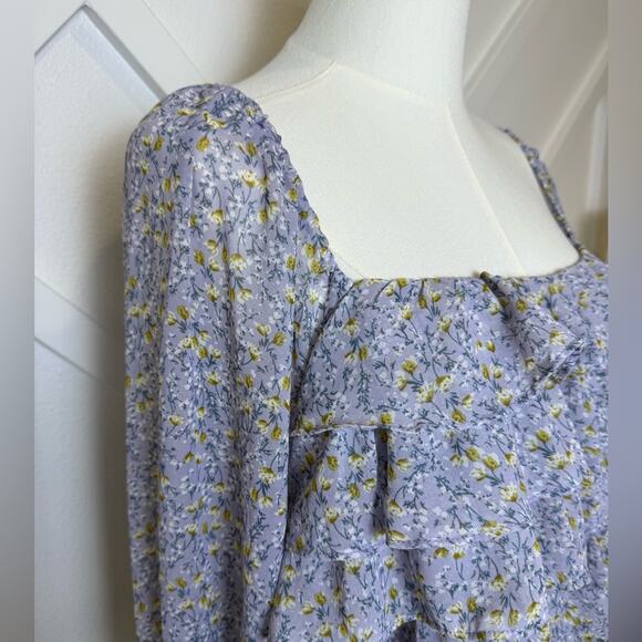 ASTR The Label Blue Ditzy Floral Ruffle Front Open Back Blouse Size Large - Picture 4 of 8